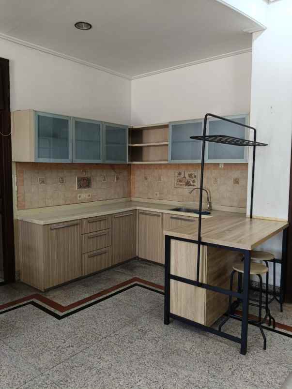 dijual rumah dharmahusada indah