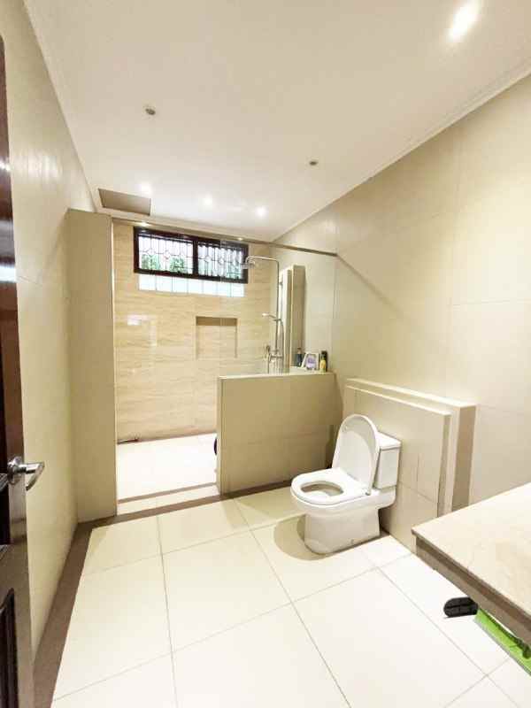 dijual rumah dharmahusada indah