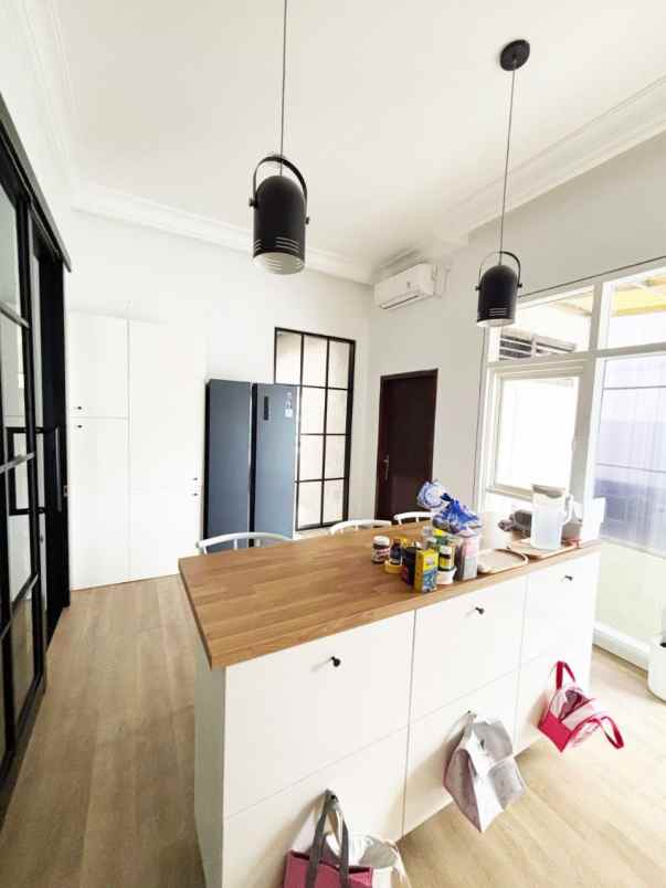 dijual rumah dharmahusada indah