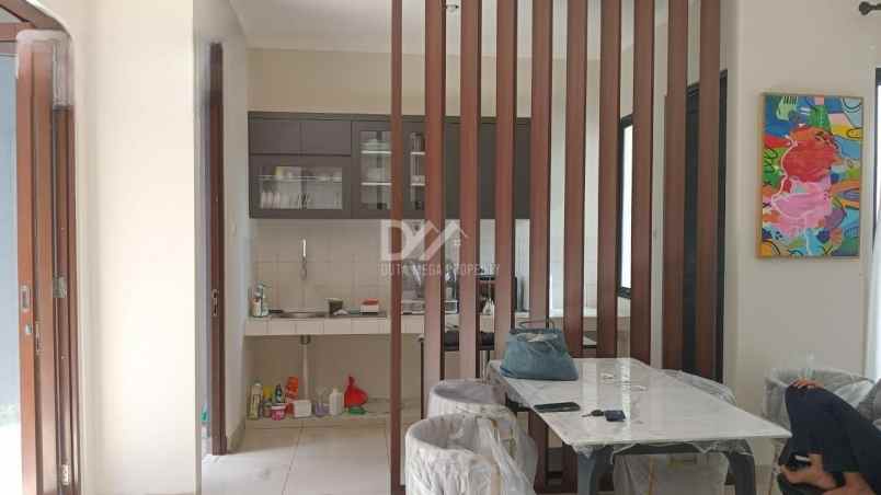 dijual rumah di graha raya