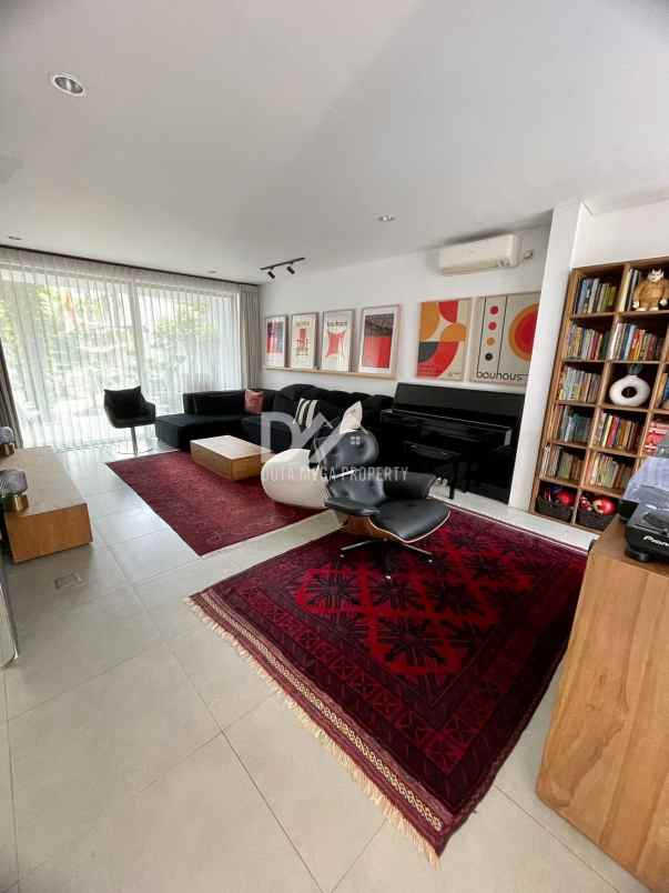 dijual rumah di ozone residence jaksel