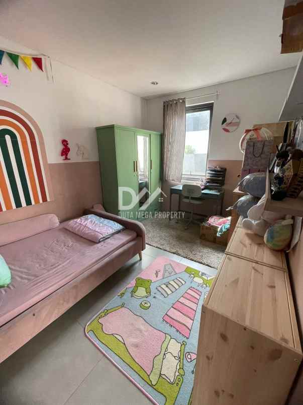 dijual rumah di ozone residence jaksel