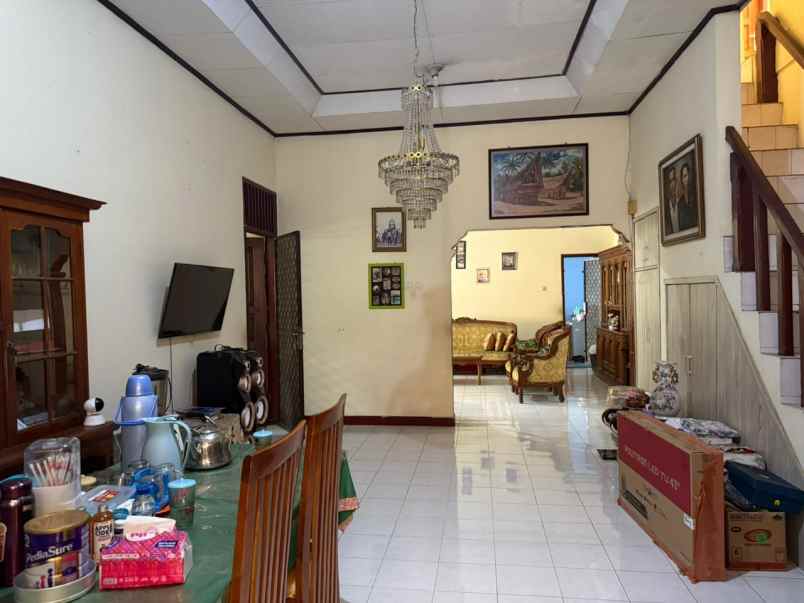 dijual rumah dijalan utama komplek lama di kayu putih