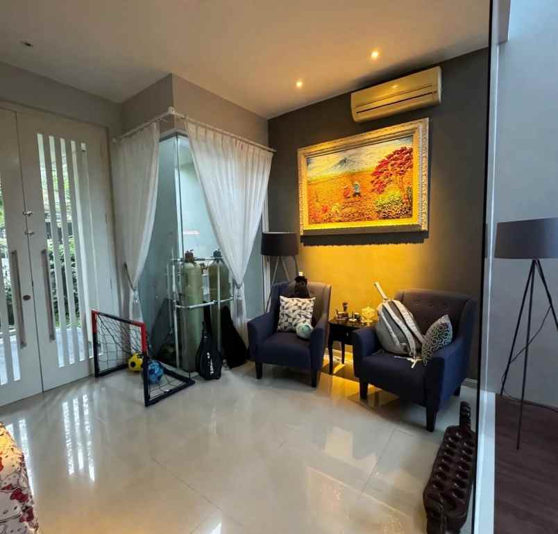 dijual rumah graha famili