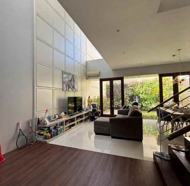 dijual rumah graha famili