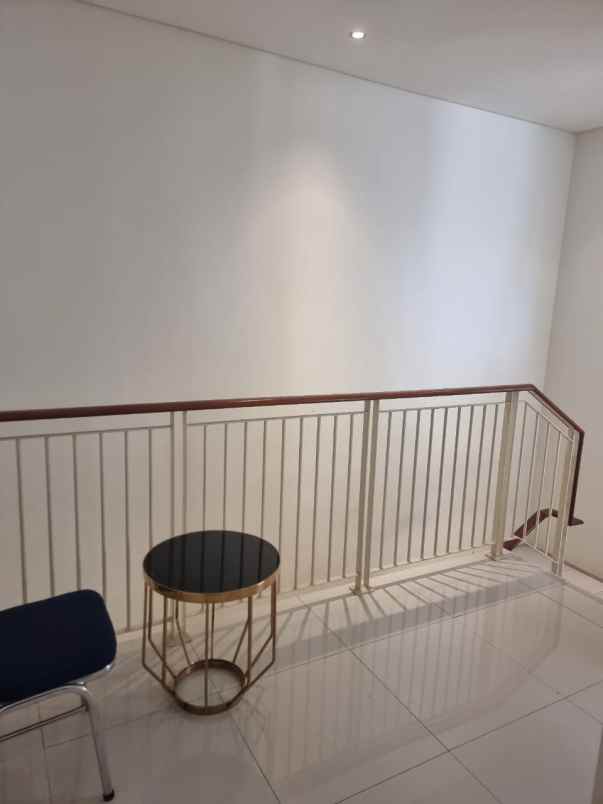 dijual rumah grand pakuwon