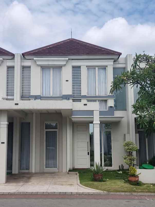 dijual rumah grand pakuwon