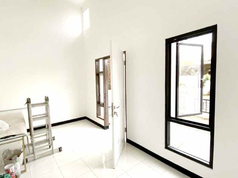 dijual rumah grand surya