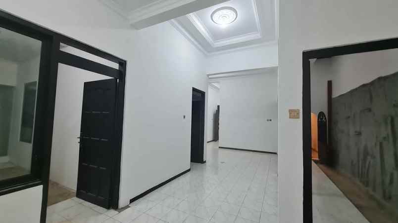 dijual rumah ikan piranha