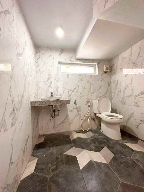 dijual rumah jagakarsa