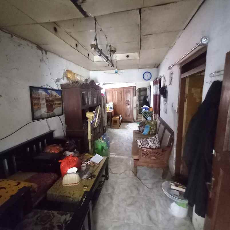 dijual rumah jalan cempaka baru