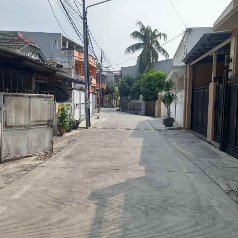 dijual rumah jalan cempaka baru