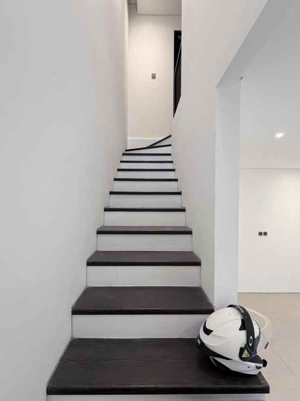 dijual rumah jalan cinere megapolitan