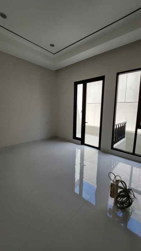 dijual rumah jalan darmo permai selatan