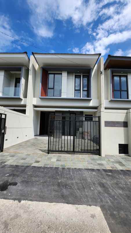 dijual rumah jalan darmo permai selatan