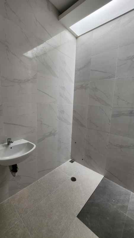 dijual rumah jalan darmo permai selatan