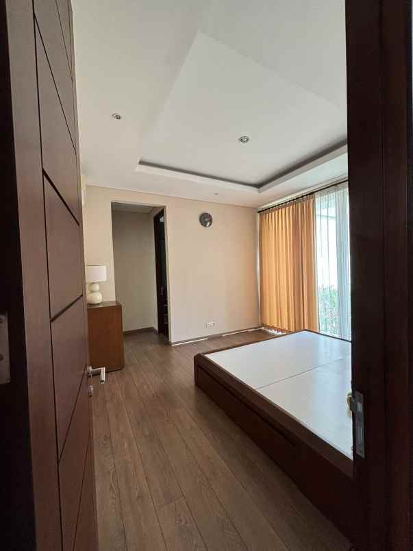 dijual rumah jalan graha famili