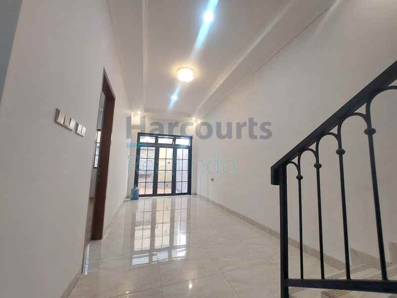 dijual rumah jalan kejaksaan raya