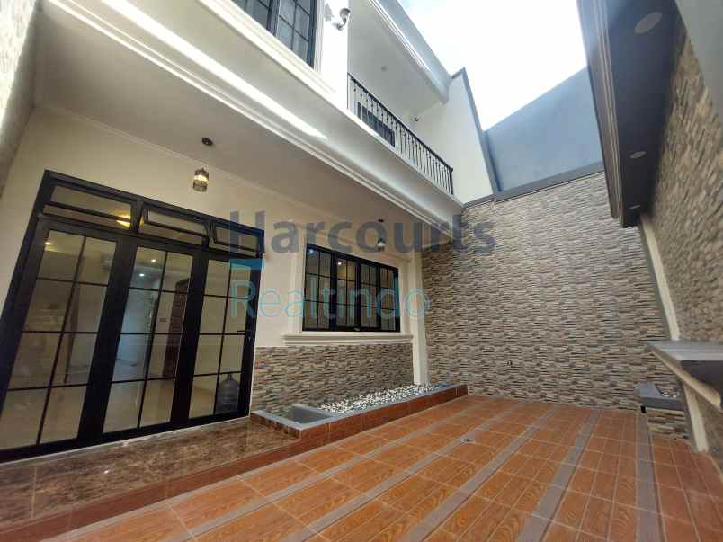 dijual rumah jalan kejaksaan raya