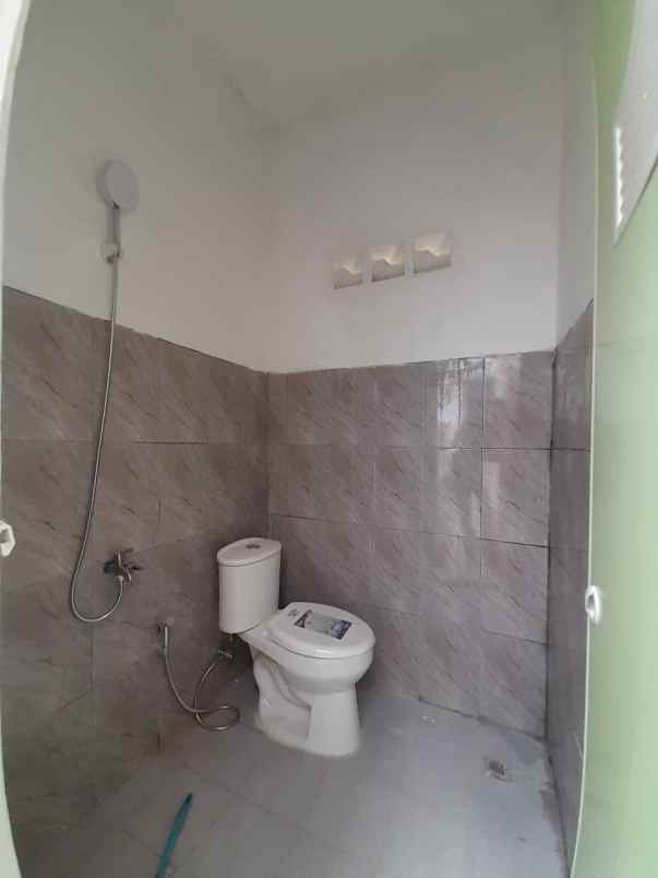 dijual rumah jalan kencana raya