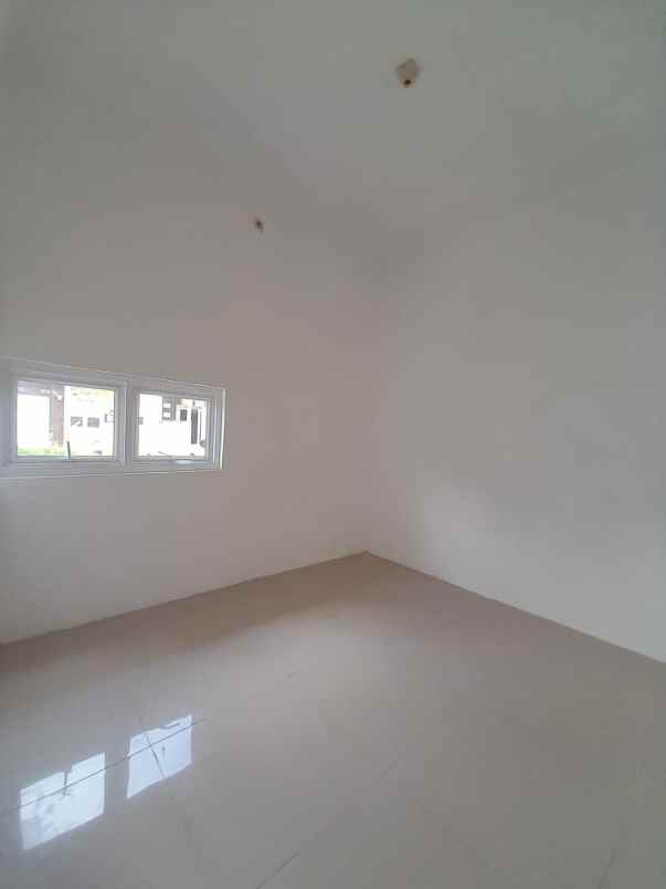 dijual rumah jalan kencana raya