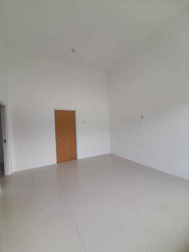 dijual rumah jalan kencana raya