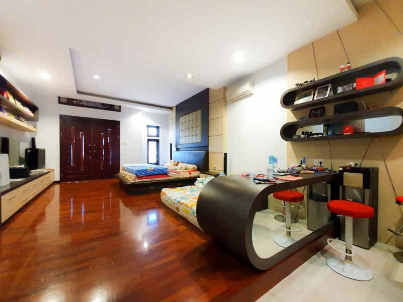 dijual rumah jalan kunyit darat medan