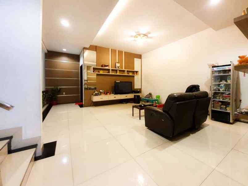 dijual rumah jalan kunyit darat medan