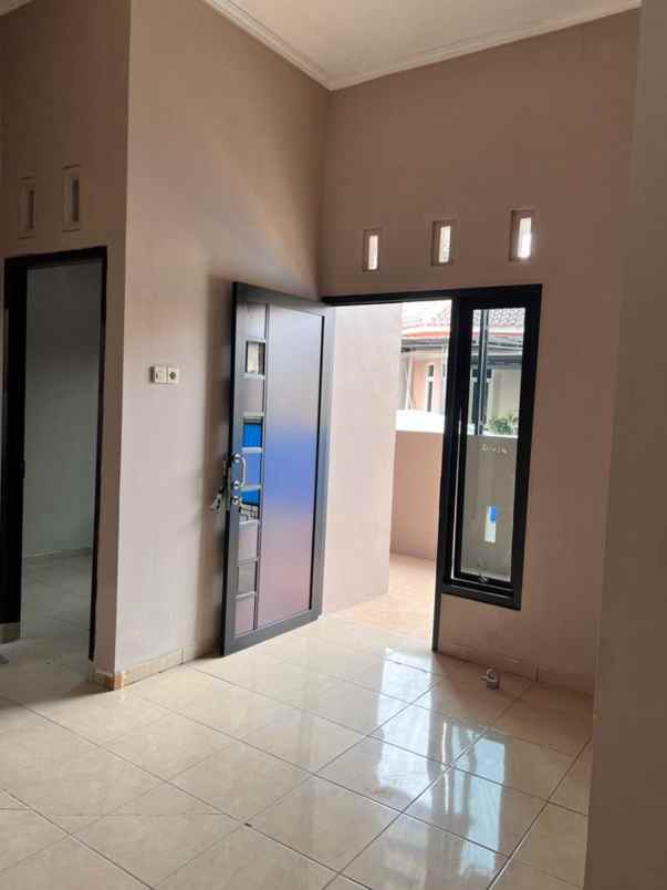 dijual rumah jalan merpati barat raya