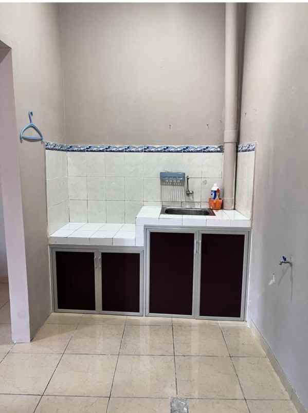 dijual rumah jalan merpati barat raya