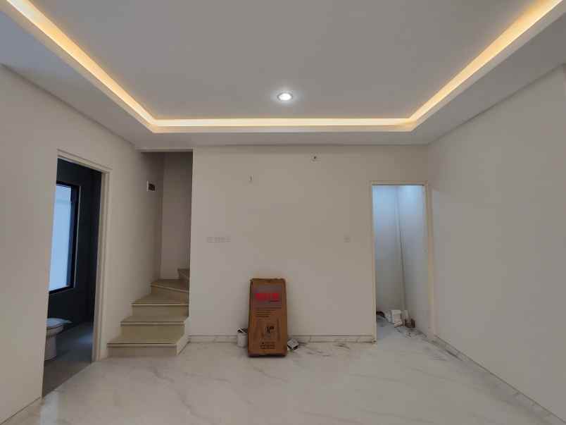 dijual rumah jalan mulyosari utara