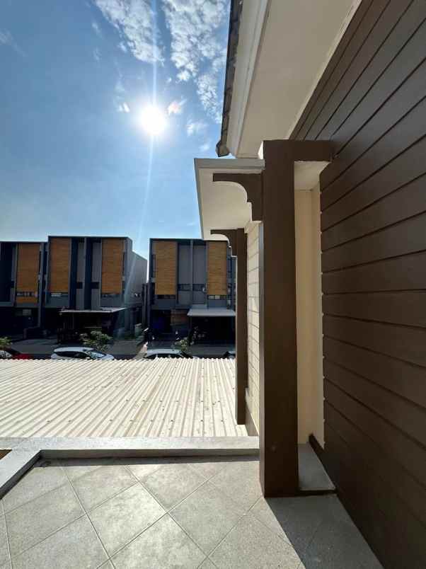 dijual rumah jalan orchard avenue grand