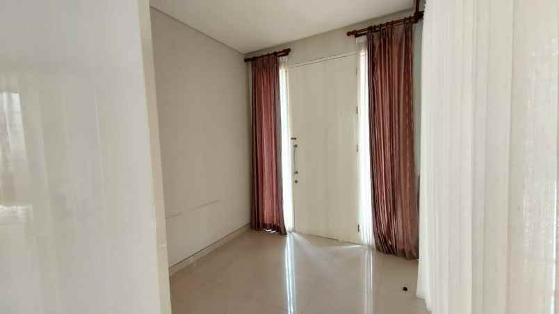 dijual rumah jalan pakuwon indah