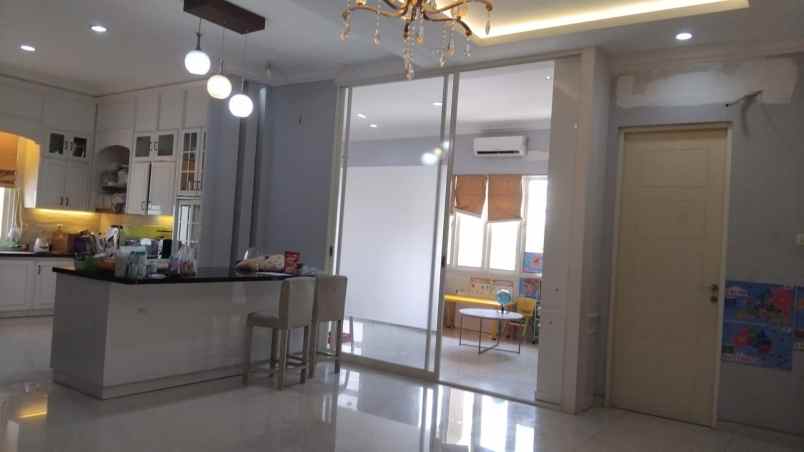 dijual rumah jalan pinus asri
