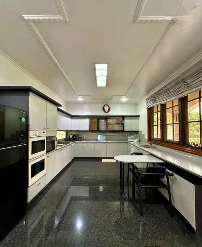 dijual rumah jalan raya margorejo