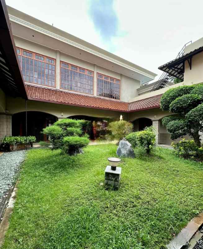 dijual rumah jalan raya margorejo