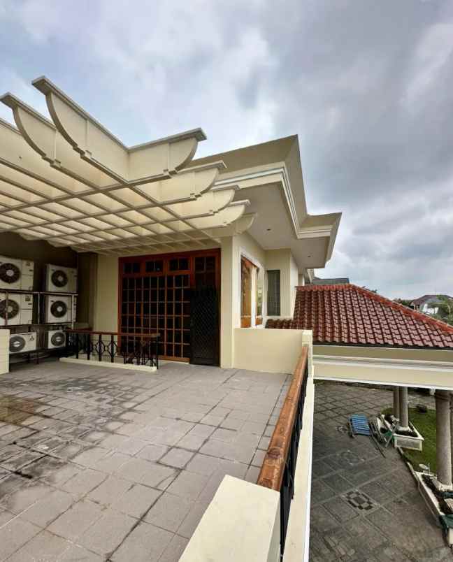 dijual rumah jalan raya margorejo