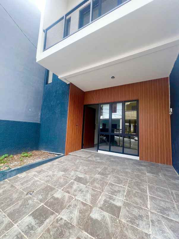dijual rumah jalan raya maruyung depok