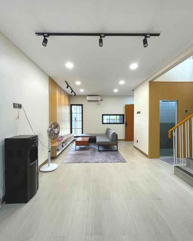 dijual rumah jalan raya pondok cabe