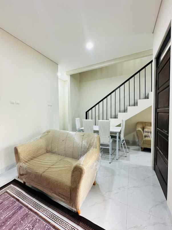 dijual rumah jati padang