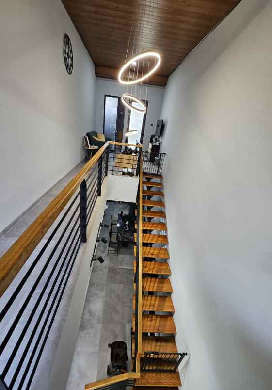 dijual rumah jl arcamanik