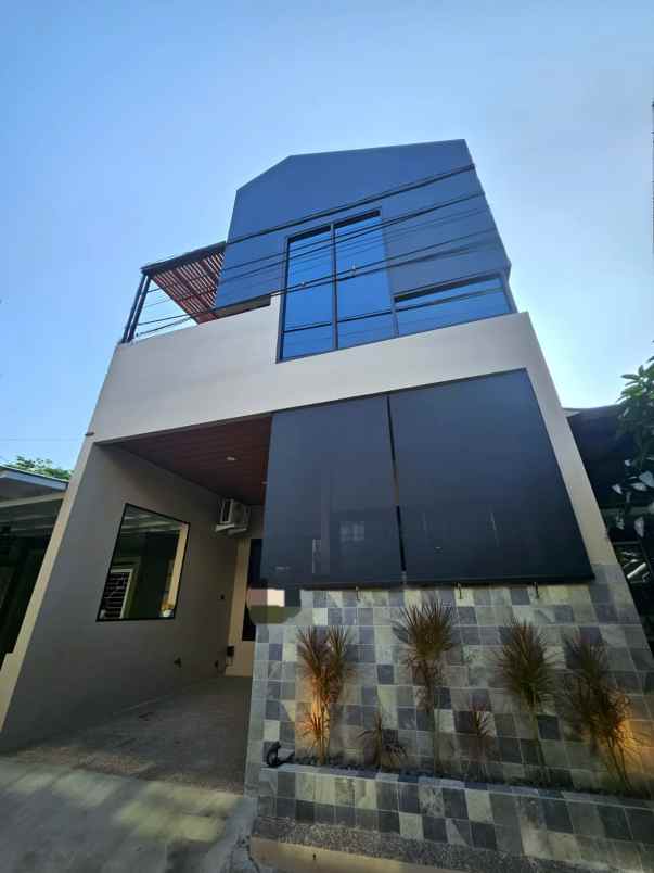 dijual rumah jl arcamanik