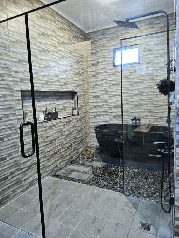 dijual rumah jl arcamanik