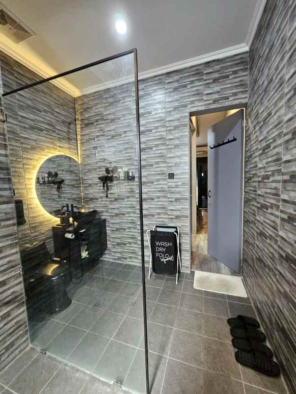 dijual rumah jl arcamanik