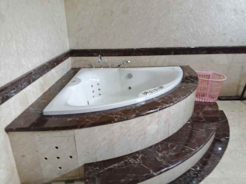 dijual rumah jl batununggal