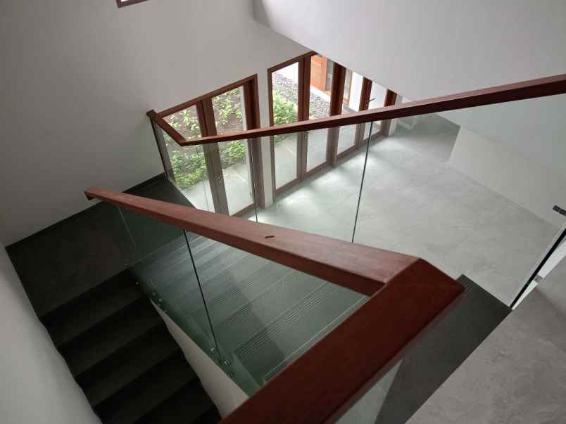 dijual rumah jl buah batu