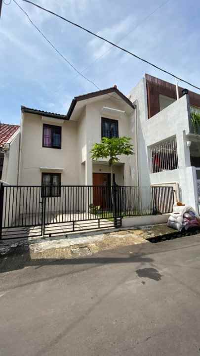 dijual rumah jl cisaranten endah