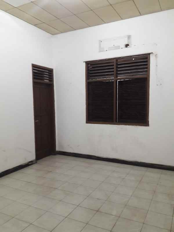 dijual rumah jl jatiwaringin raya