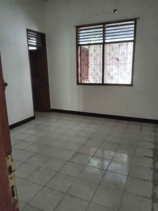 dijual rumah jl jatiwaringin raya
