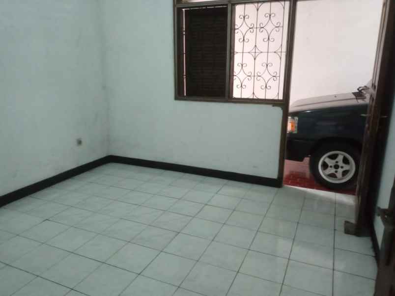 dijual rumah jl jatiwaringin raya
